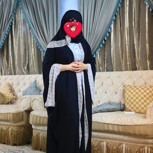 Beautiful Saudi Abaya with white embroidery.
